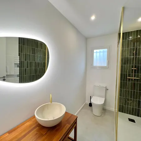 Maison Avec Piscine Et Jardin Privatifs - Un Au Calme